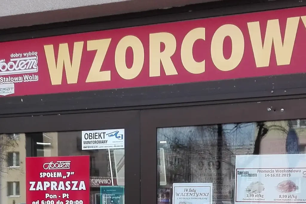 montaż monitoringu w sklepie spożywczym - budynek