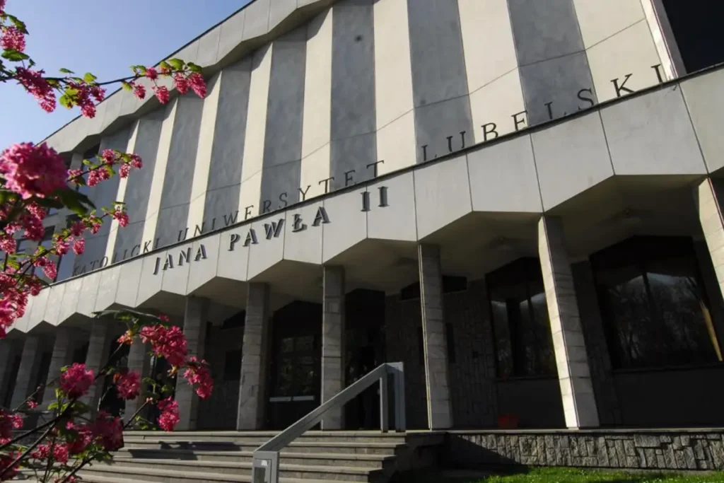 Rozbudowa monitoringu na KUL, budynek