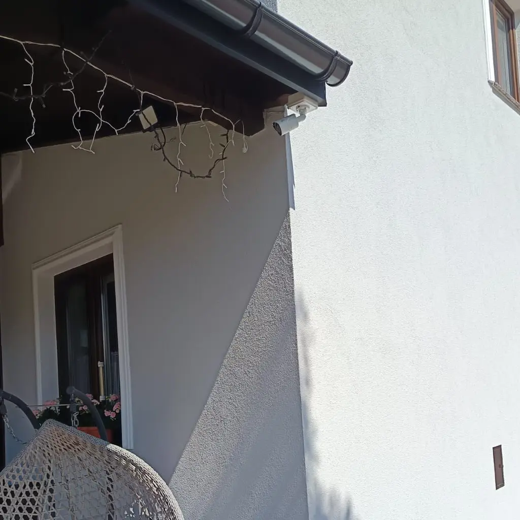 montaż kamer BCS w domu jednorodzinnym, kamery zamontowane na tyle domu