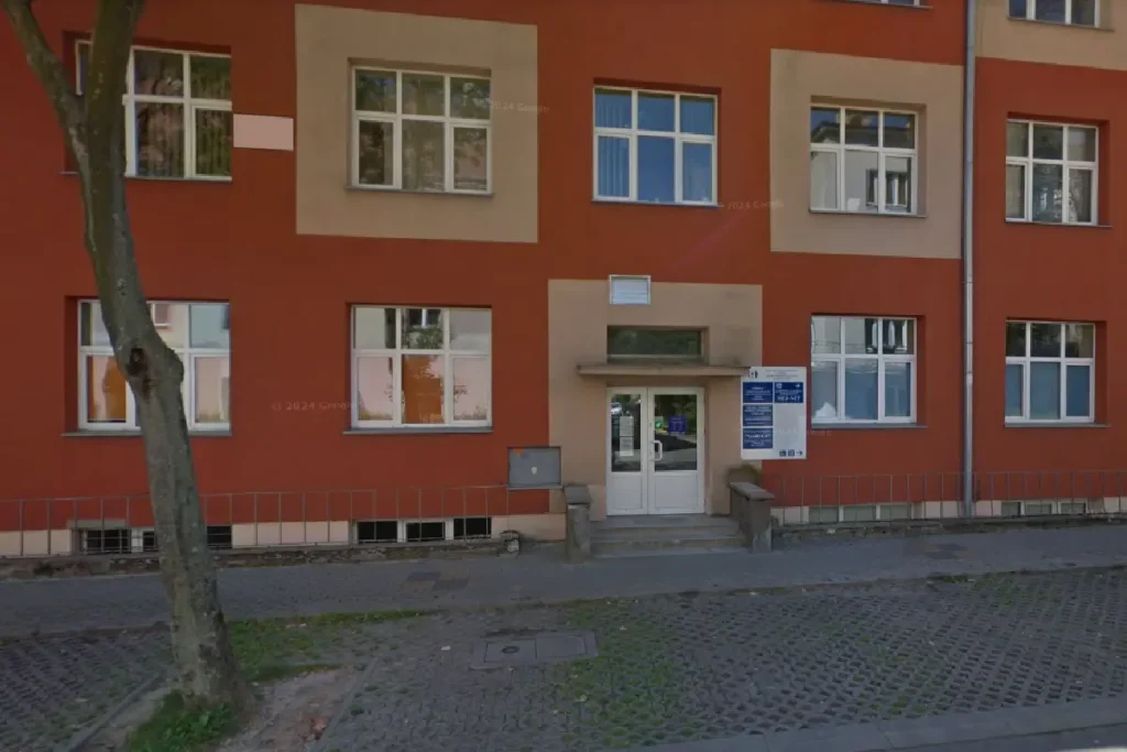 montaż kamer Hikvision w przychodni, wejście