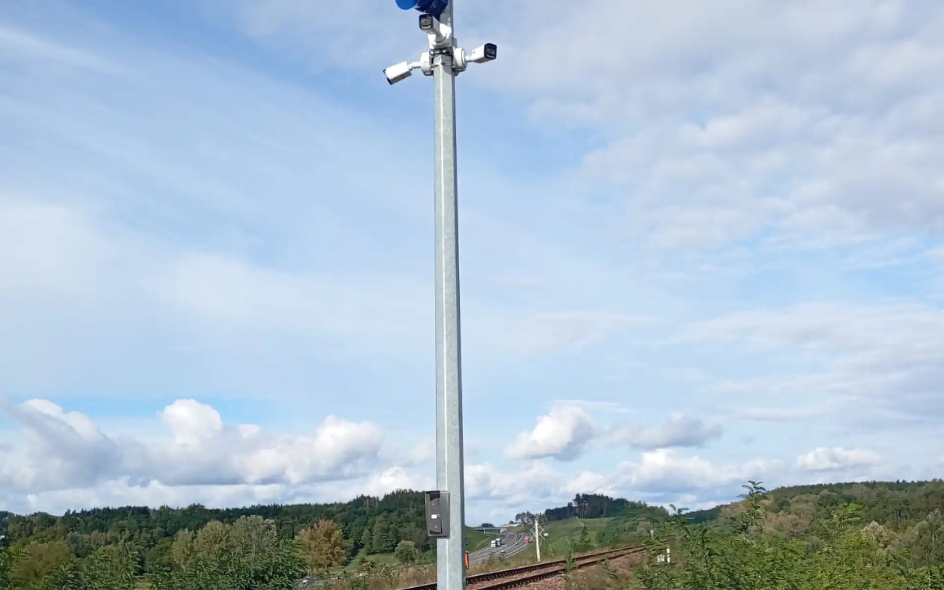 montaż monitoringu na moście kolejowym, kamery tubowe