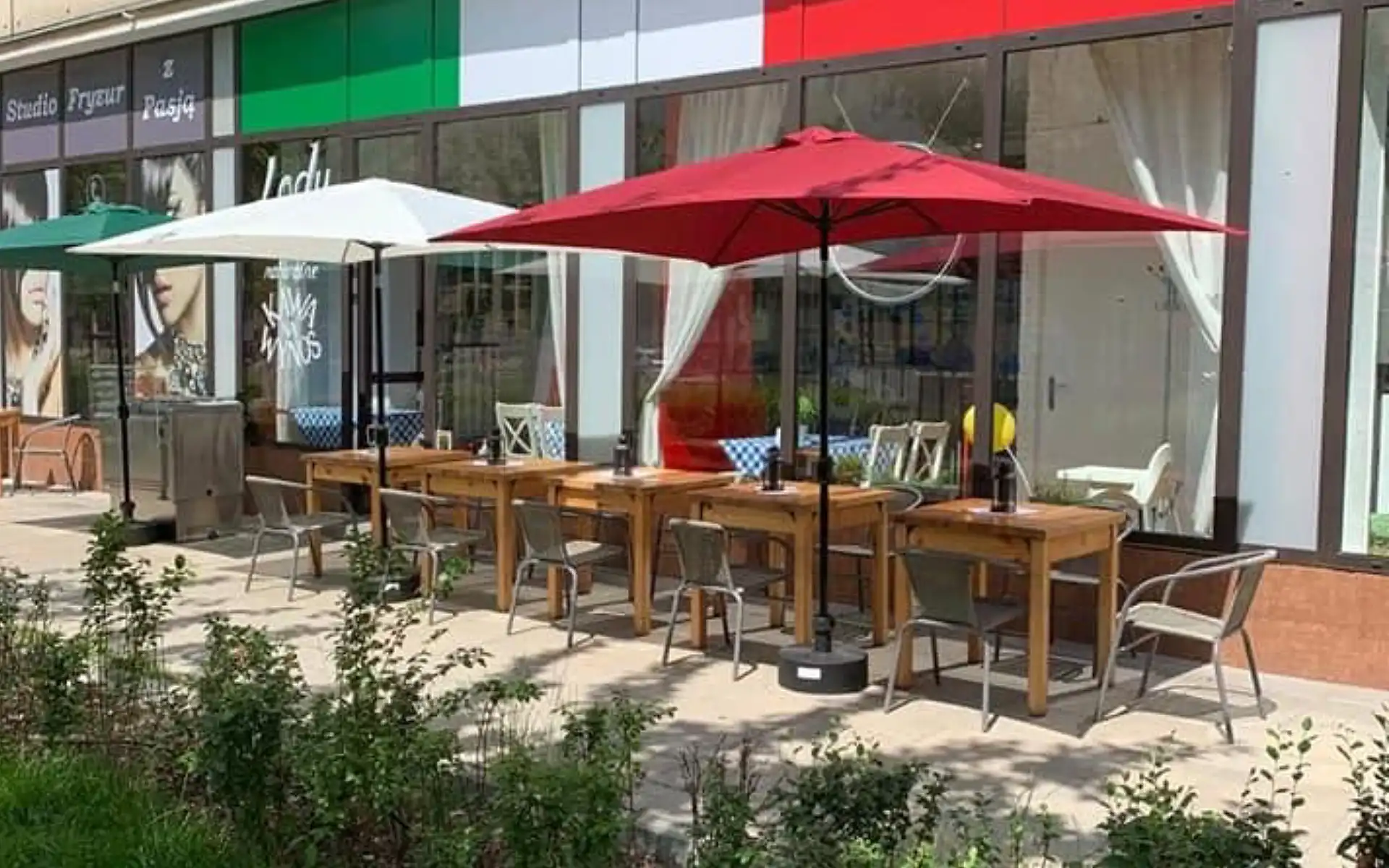 montaż monitoringu w restauracji w Stalowej Woli, lokal z zewnątrz