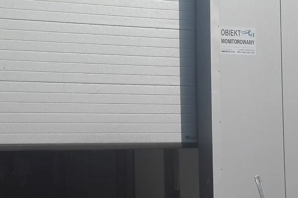 monitoring przemysłowy w Stalowej Woli, tabliczka z oznaczeniem obiektu monitorowanego