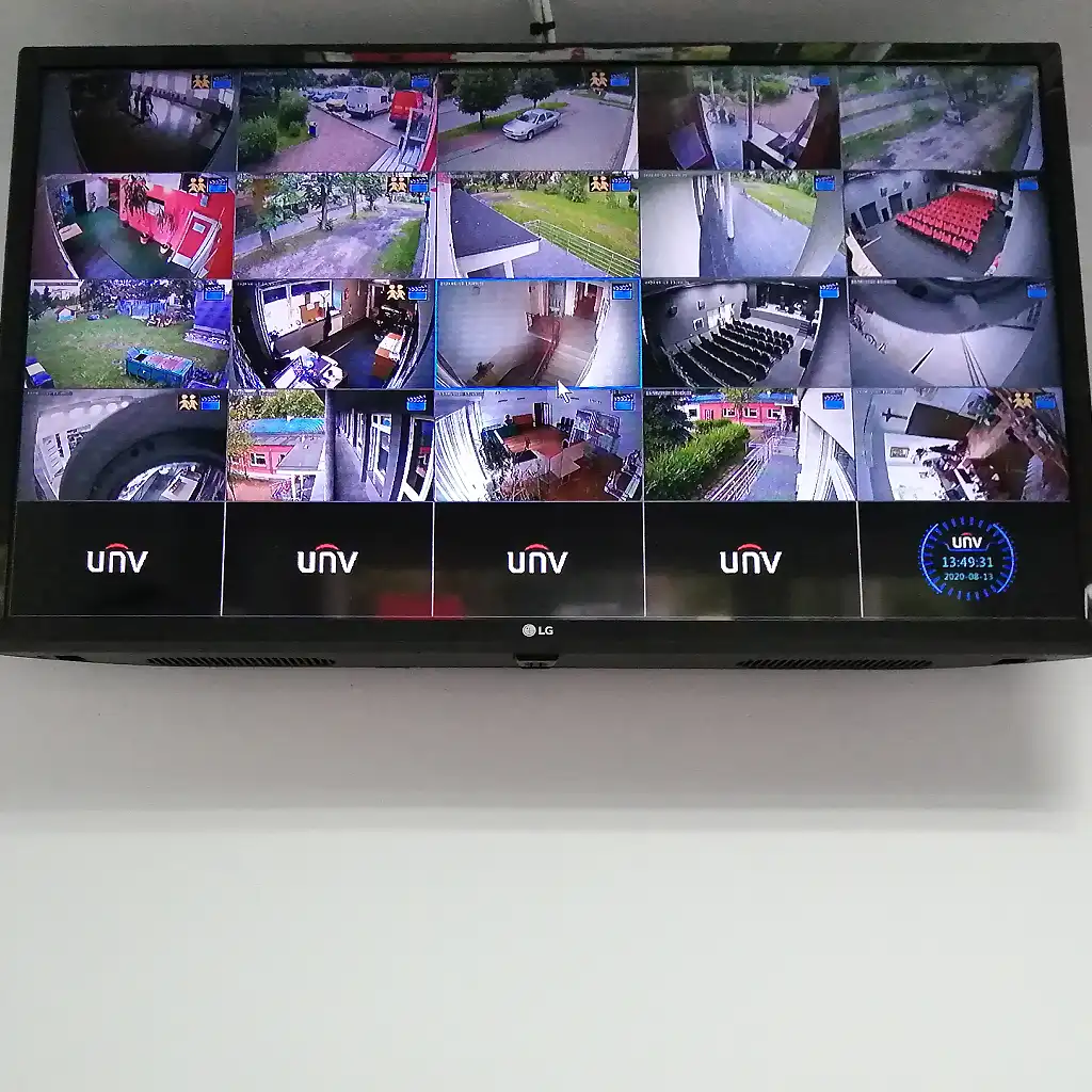 montaż monitoringu w kinie, podgląd z kamer
