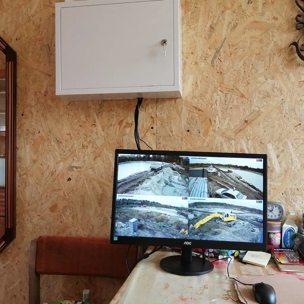 Montaż monitoringu w kopalni piasku, stanowisko do podglądu klatek z kamer