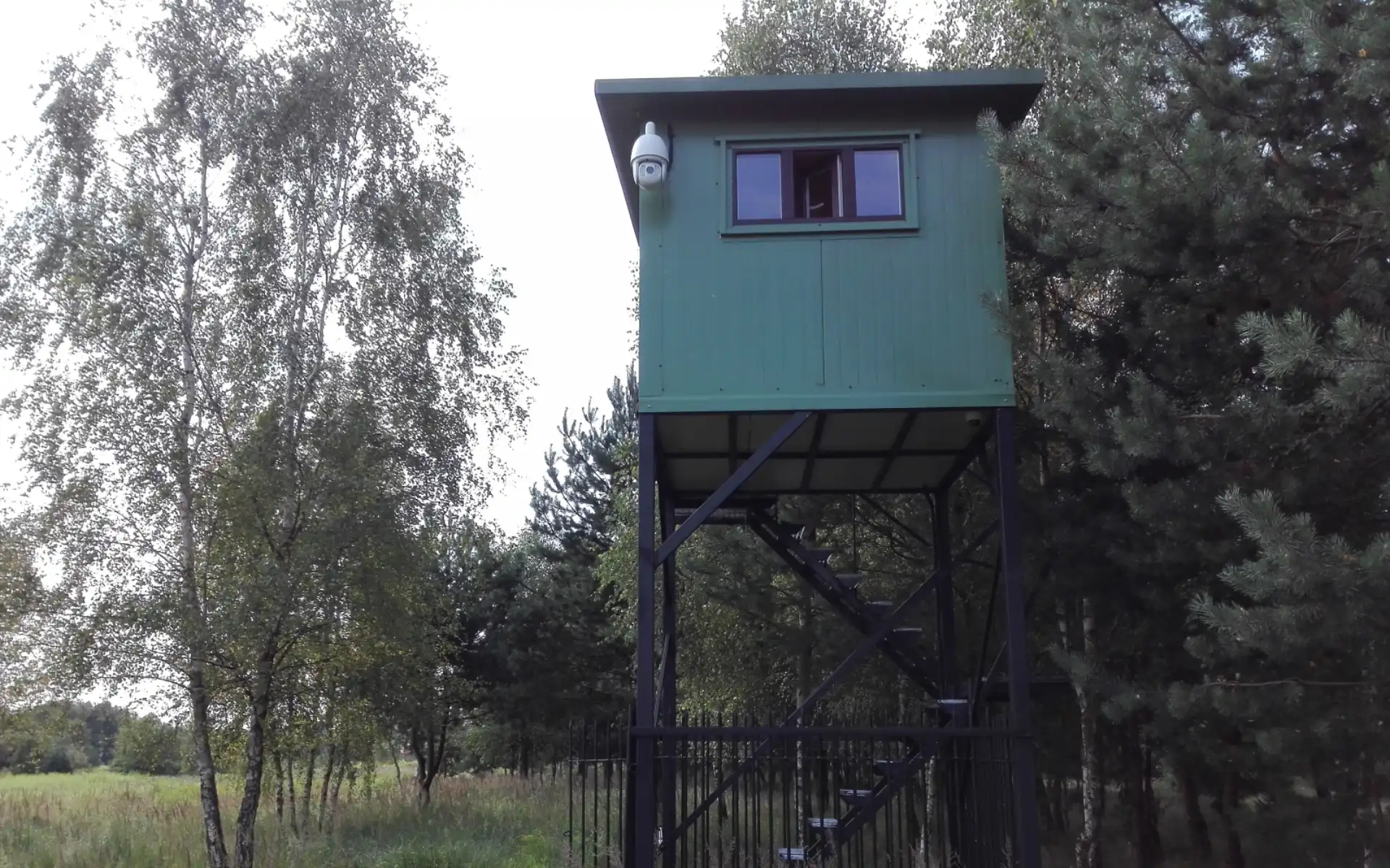 montaż monitoringu na ambonie, kamera obrotowa