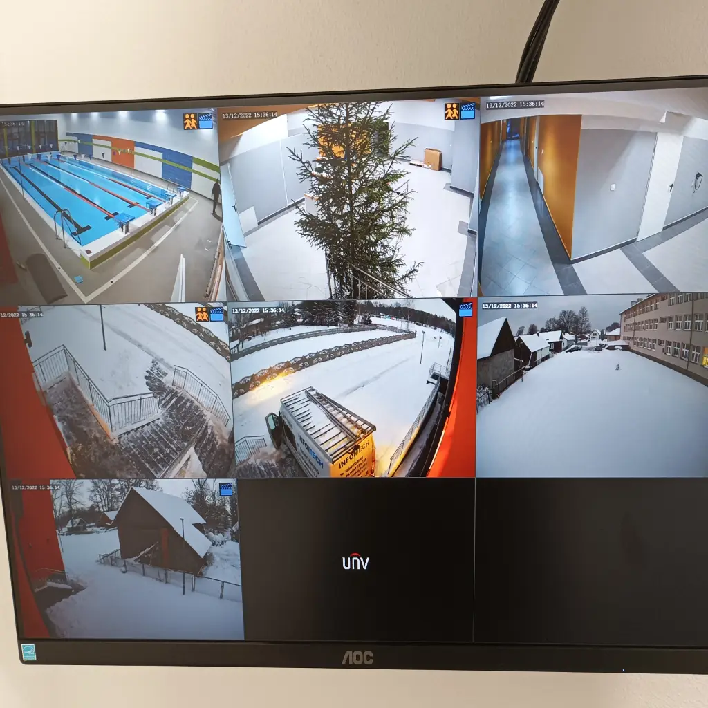 montaż monitoringu na pływalni, podgląd z kamer
